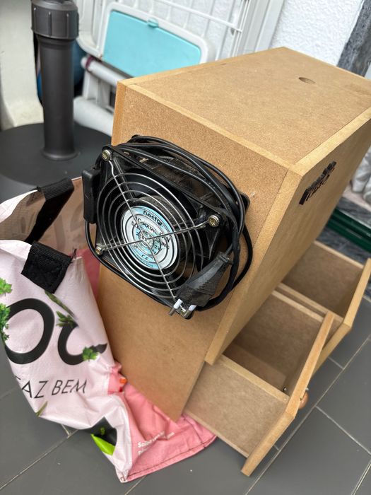Maquina para passar comida dos passaros