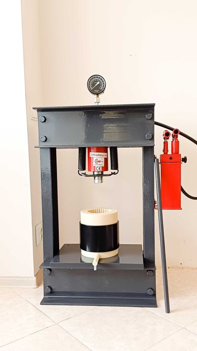 Маслопрес 50 тон + капролонова діжка  4.4 літра