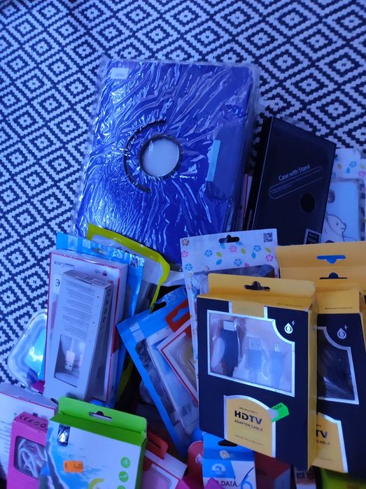 Caixa para destralhar c/81 artigos variados novos