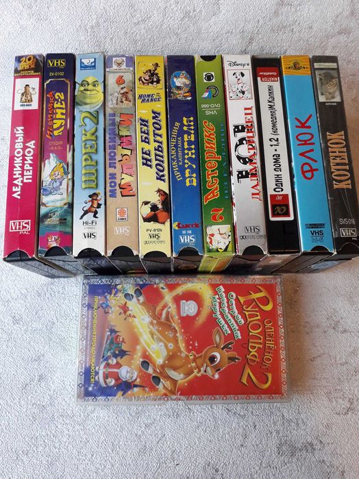 Видео кассеты. VHS. Мультфильмы. Фильм. Видеокассеты. Игрушки. Мультик
