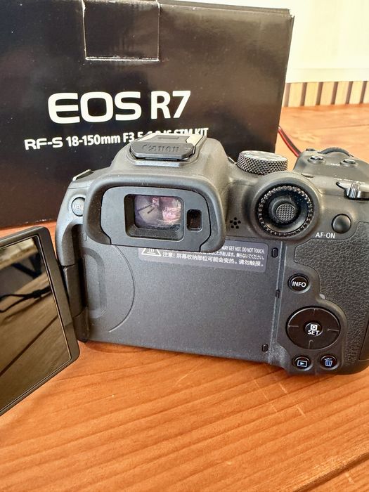 Canon EOS R7 + Lente RF-S 18-150mm