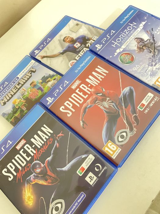 PlayStation 4 + comando + jogos