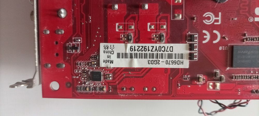 Placa Gráfica ASUS HD667064332161362307121