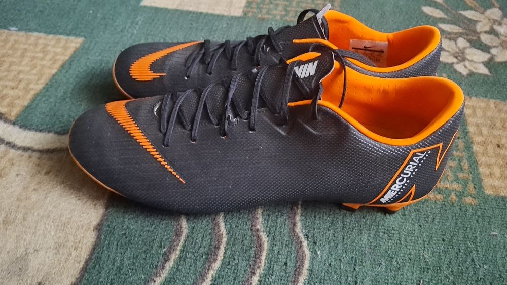 Футбольна обувь Nike оригинал 44р

бутсы шиповки