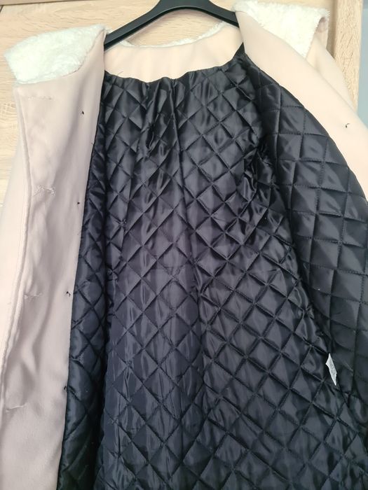 Płaszcz beżowy z kapturem