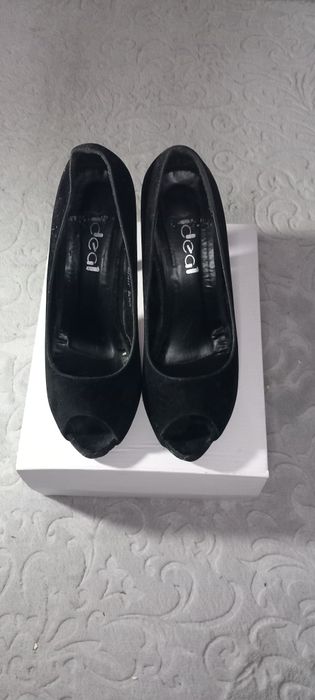 Sprzedam CZARNE buty bez palców