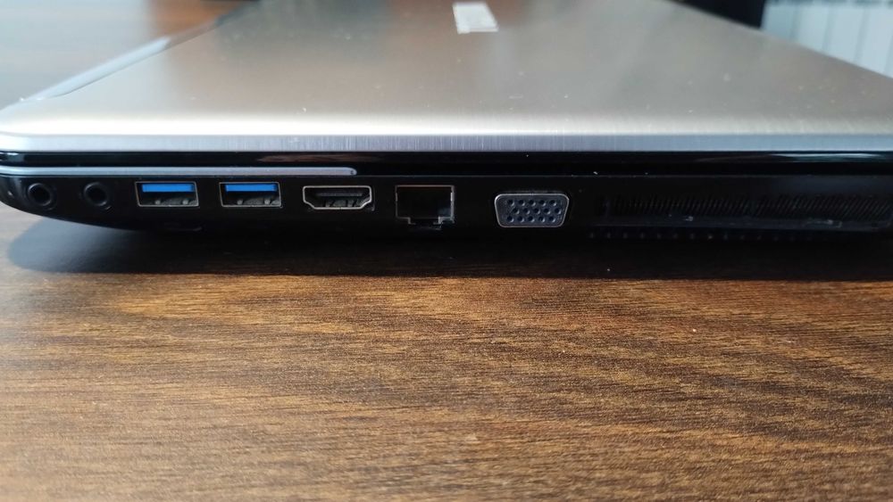 Laptop Toshiba Satellite Win 10 i5