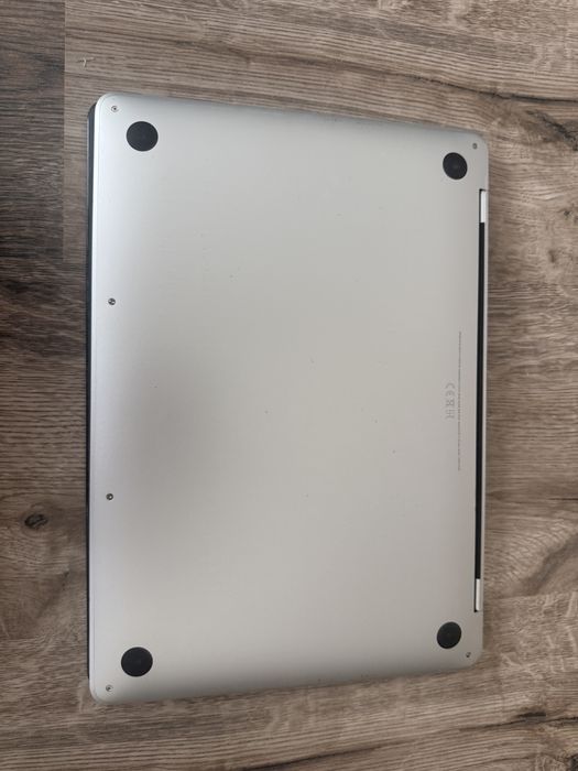 Macbook pro 2022, 13 cali, 256 GB, 8 GB ram