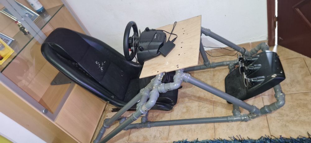 Volante logitec com suporte