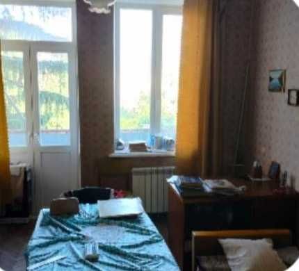 Продаж 2 к квартири сталінки, центр, Гімназійна набережна,14