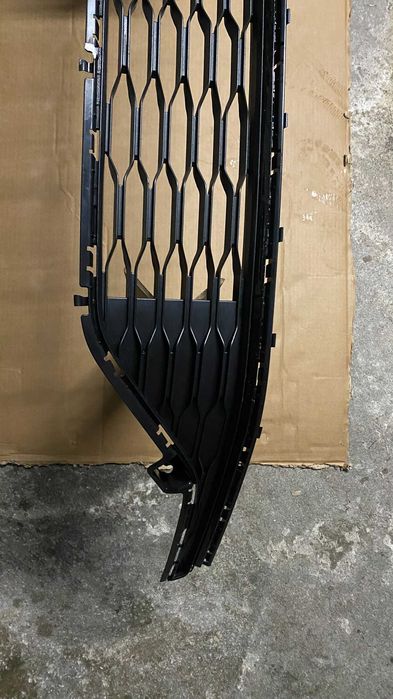 VW Golf 7 Facelift R-Line - Grade inferior do para-choque dianteiro