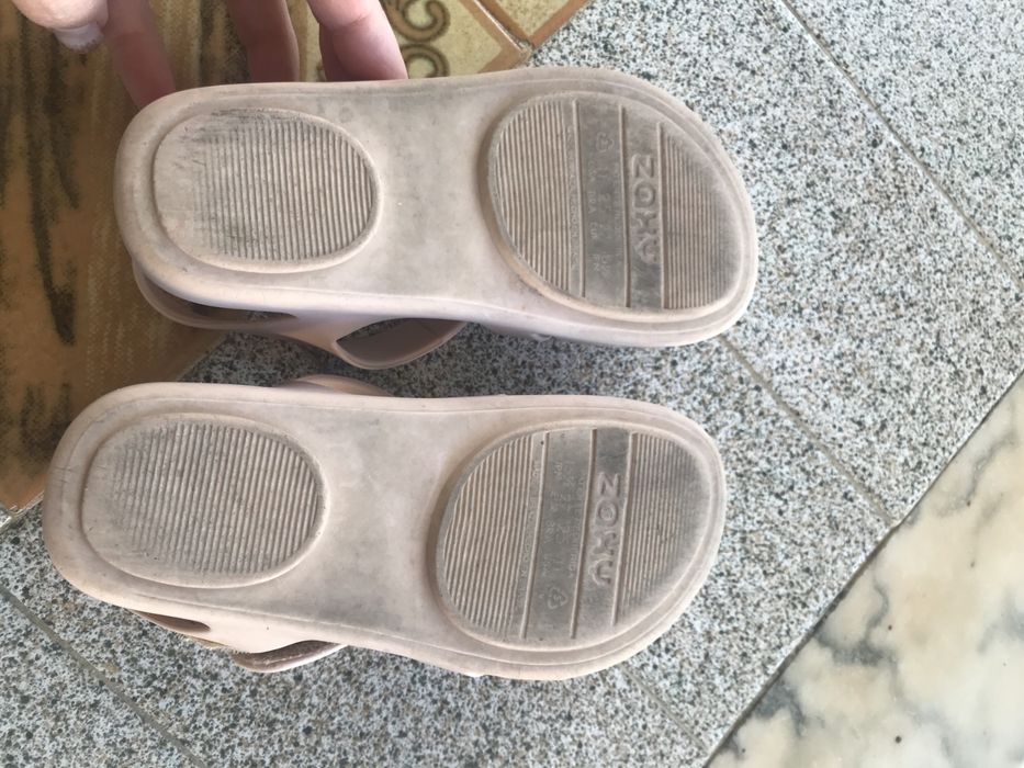 Vendo sandálias zoxy tamanho 27