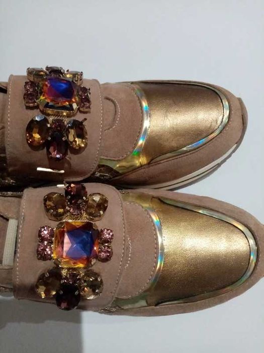 Sapato / sapatilha número 39, dourada da marca MLV
