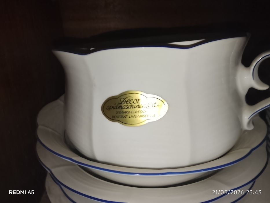 Conjunto de louça pratos chávena nunca usado