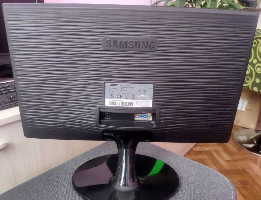 Монітор 19" Samsung LED