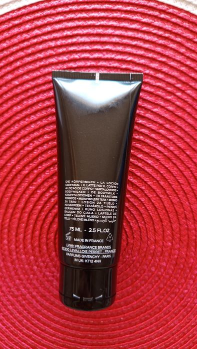 Givenchy L'Interdit mleczko