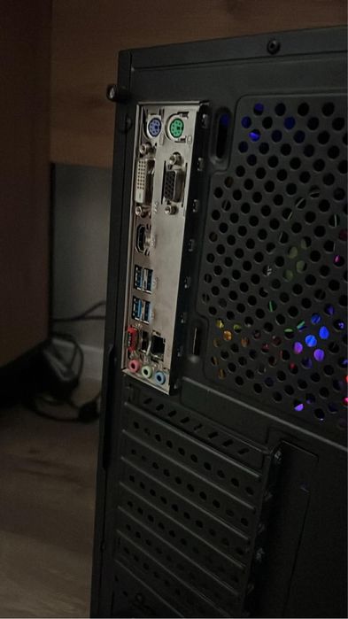 Komputer stacionarny + monitor (na PS5)