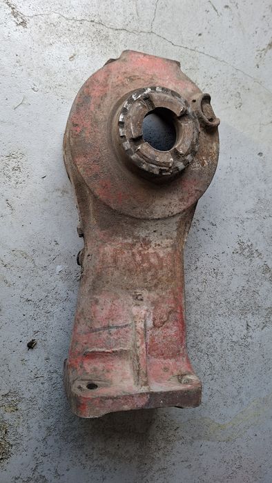 Skrzynia przekładni glebogryzarki obudowa 6 śrub