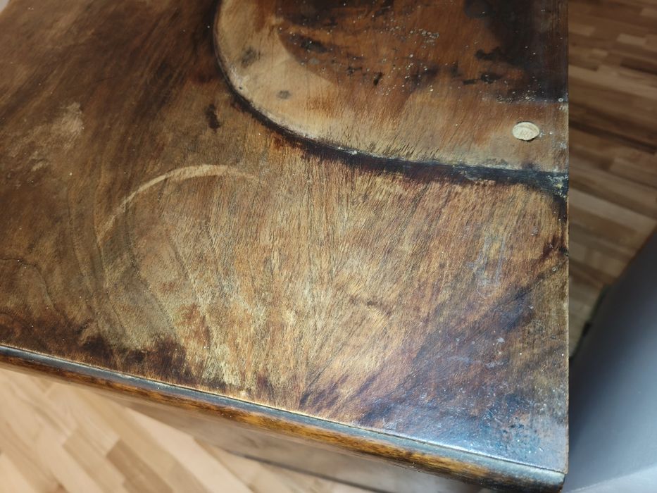 Sprzedam komodę do renowacji.