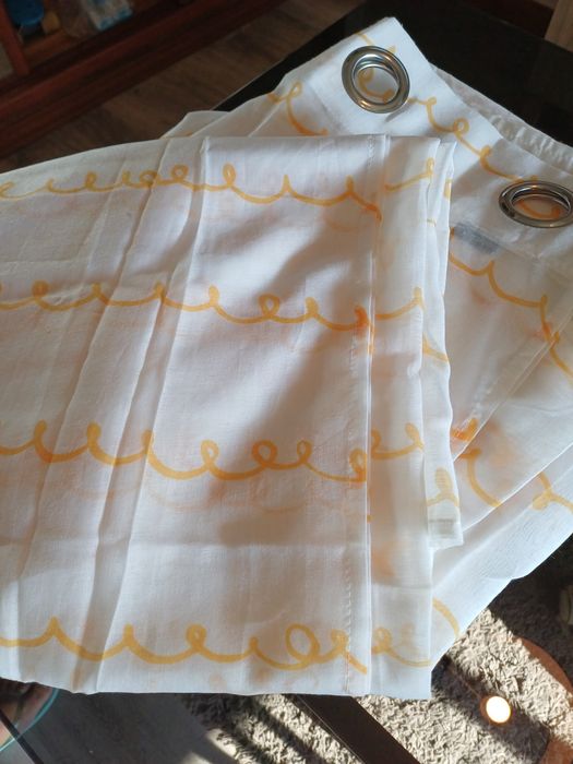 Cortinas e candeeiro