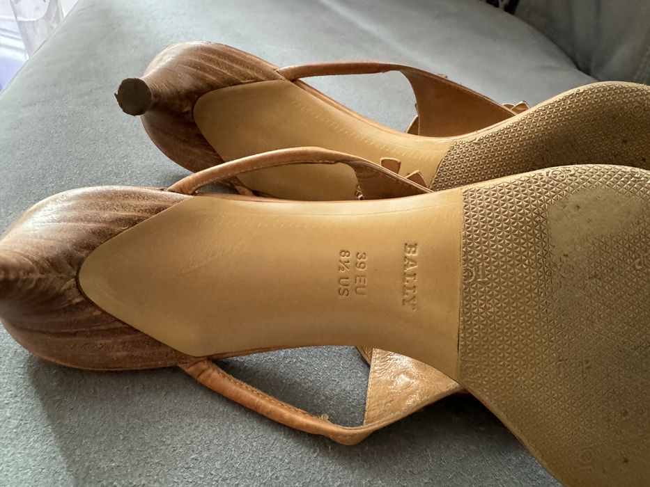 Bally босоніжки через палець