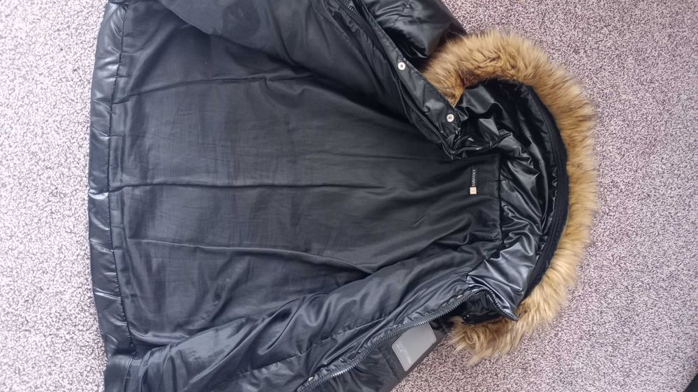 Зимова куртка з капюшоном