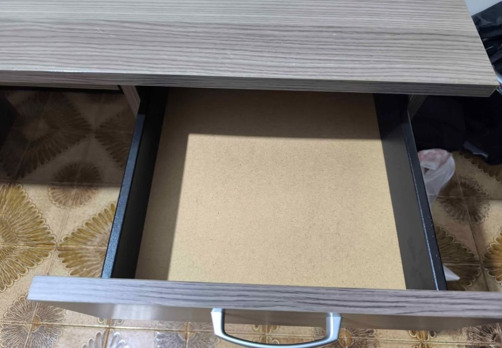 Mesa de escritório em ótimo estado