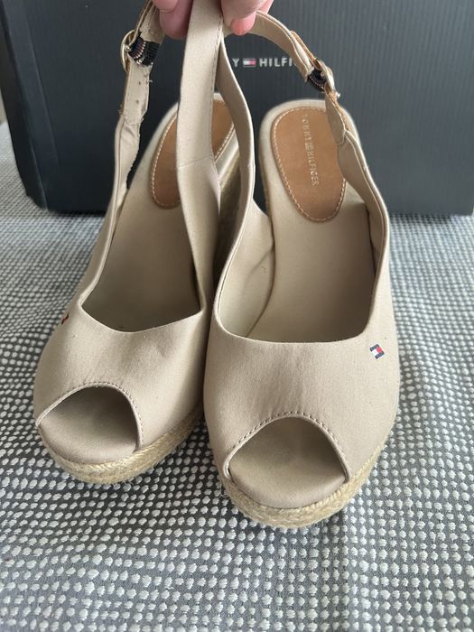 Tommy Hilfiger plecione koturny r 38