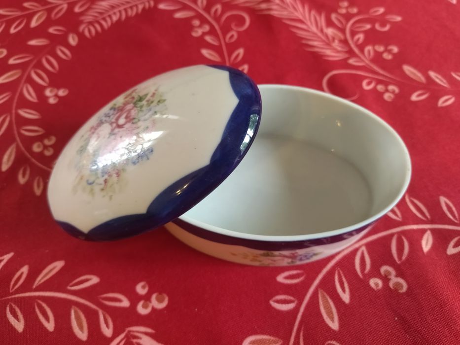 Caixa estilo Limoges pintada á mão