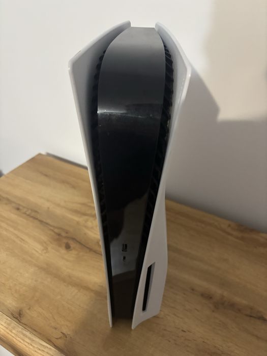 PlayStation 5 PS5 + pad + gry PS4/PS5 – zestaw, ideał