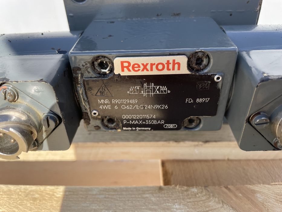 Zawór kierunkowy hydrauliczny liebherr r906 koparka gąsienicowa