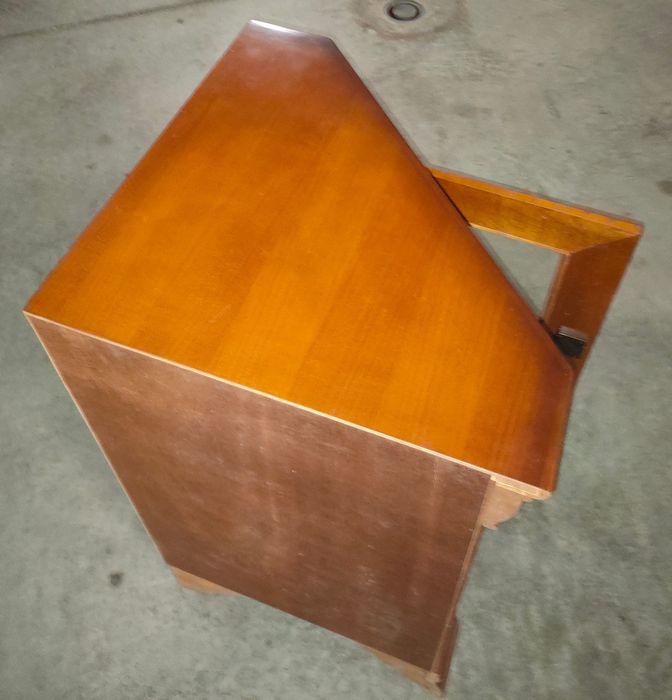 Vitrine de Canto Para Copos em Cerejeira