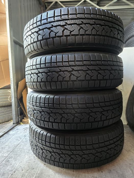 Sprzedam 4 opony 215/70 16" Kumho zimowe