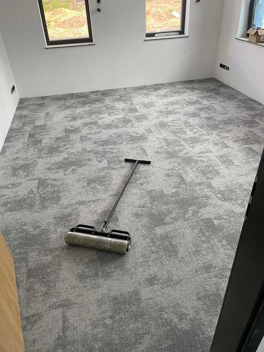 Profesjonalny montaż podłóg paneli winylowych wykładzin dywanowych pcv