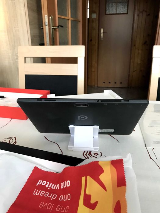 tablet pritom z podstawka
