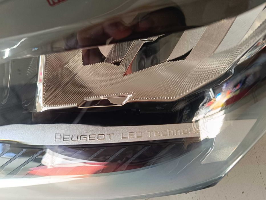 Otica Esquerda Peugeot 308 III Led | 123863