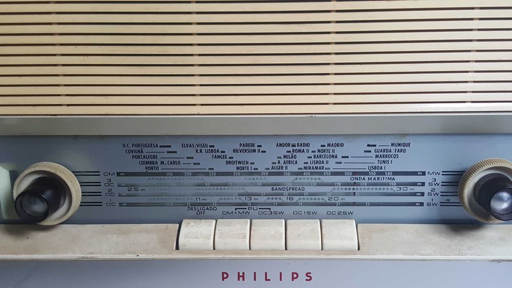 PHILIPS A3 - Rádio a válvulas vintage