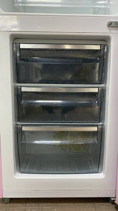 Холодильник Schaub Lorenz SL KG250.4RT