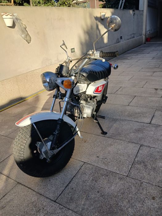 Suzuki RV90 como nova