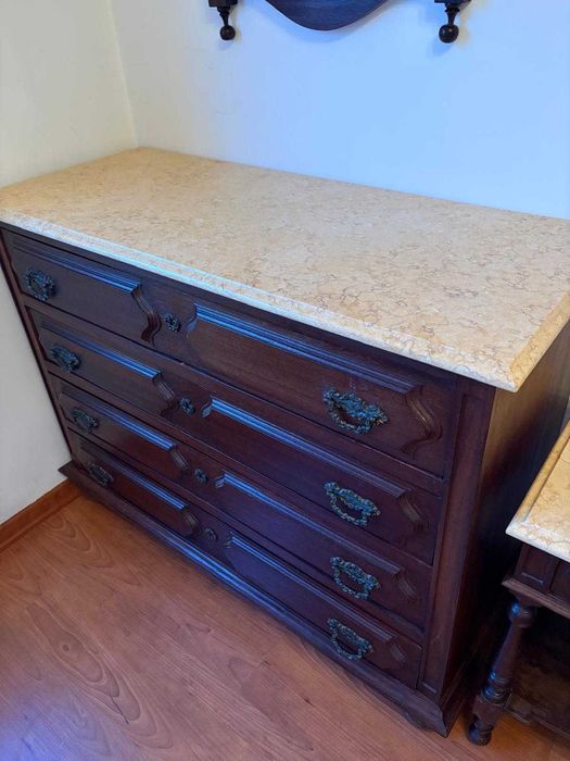 Conjunto de Móveis de Quarto Casal em Madeira Maciça – Estilo Clássico
