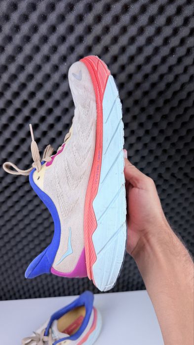 Hoka Arahi 6 running