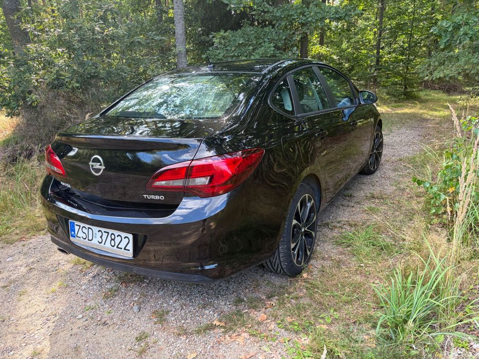 Opel Astra J Sedan 1.4 turbo 2018r.