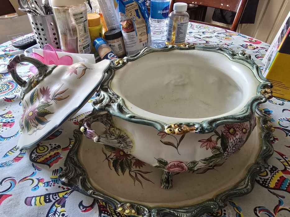 Terrina pintada a mão