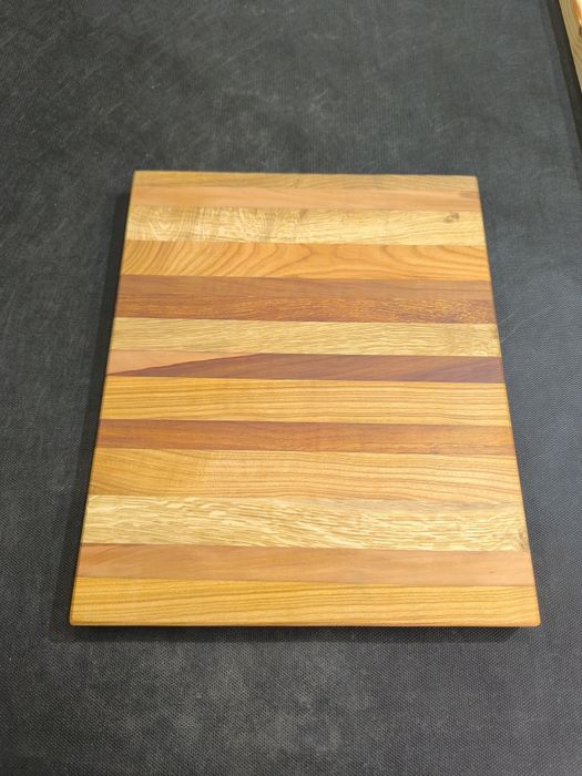 Dębowa deska do krojenia i serwowania posiłków 37x30x3cm  - klejonka