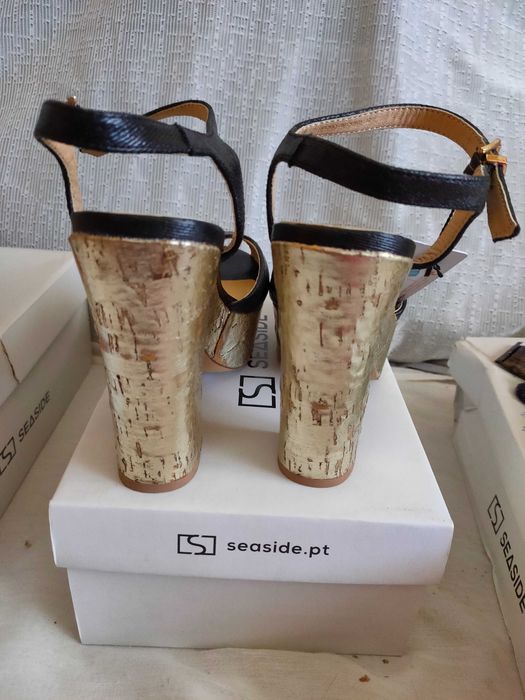 sandálias como novas para senhora cor preto e dourada