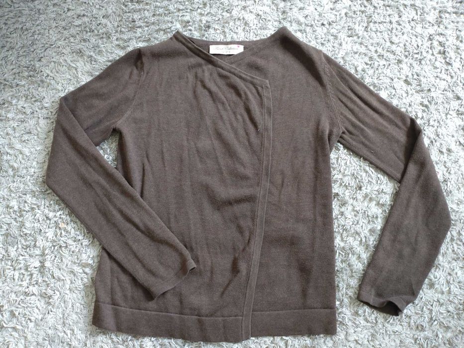 Brązowy sweterek, niezapinany