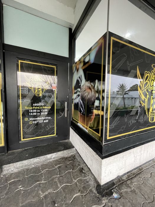 Decoração de Montra em Vinil Personalizado