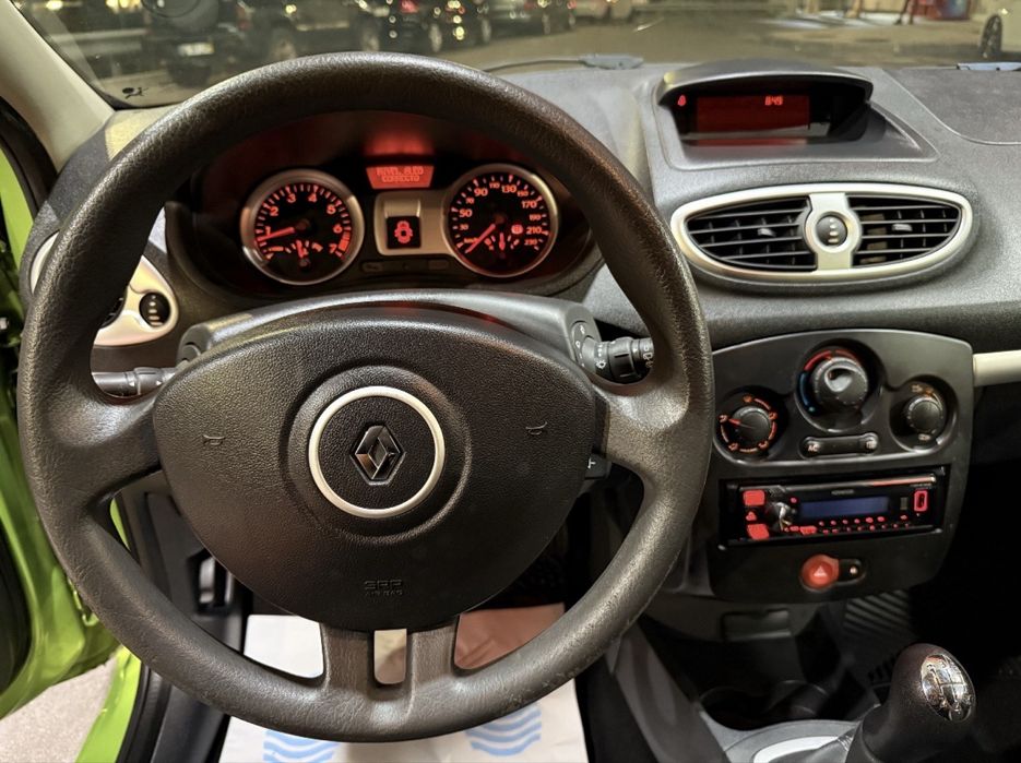Renault Clio 2010 foto 2