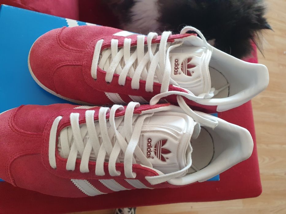 Adidas Gazelle cor de vinho