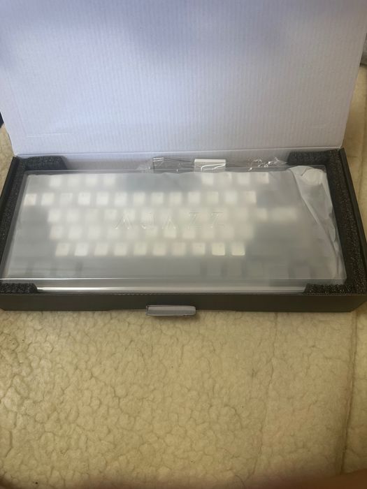 Клавіатура ajazz ak820 на червоних свічах